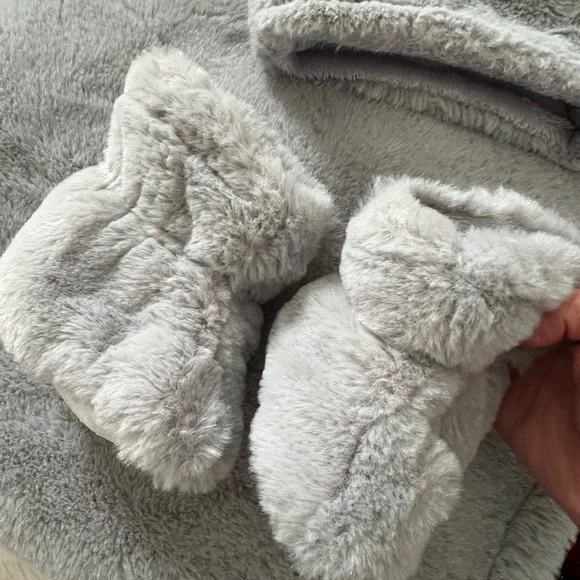 Cozy Gray Kids Blanket, Hat and Booties Gift Set - Picture 3 of 4